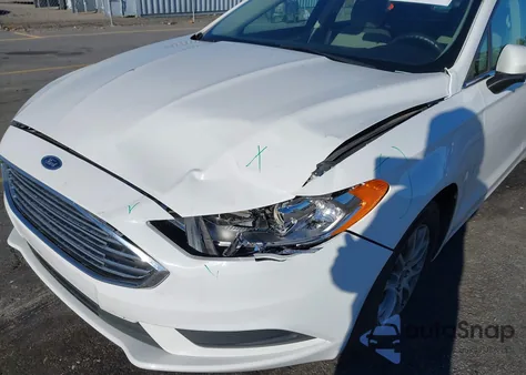 2017 Ford Fusion S z USA, uszkodzony, nr VIN 3FA6P0G79HR158122